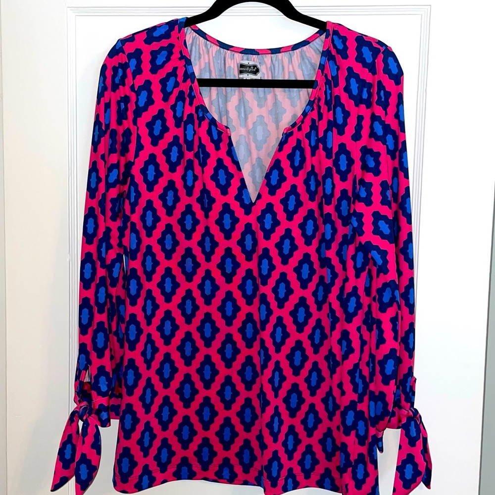 Excellent condition (like new) Mudpie size L women’s top